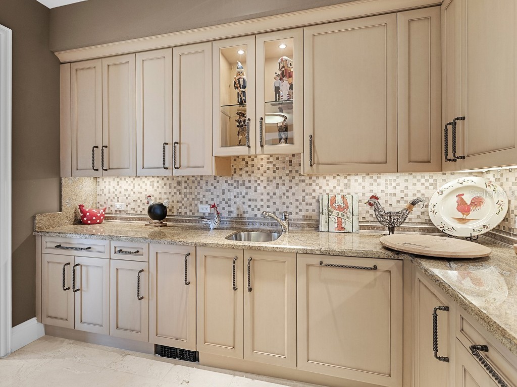 2050 Benjamin Franklin Drive #PH1102 Sarasota FL 34236 N6141427 image18