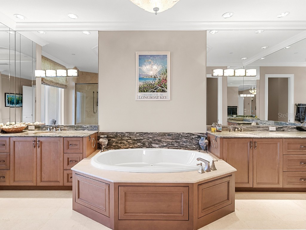 2050 Benjamin Franklin Drive #PH1102 Sarasota FL 34236 N6141427 image35