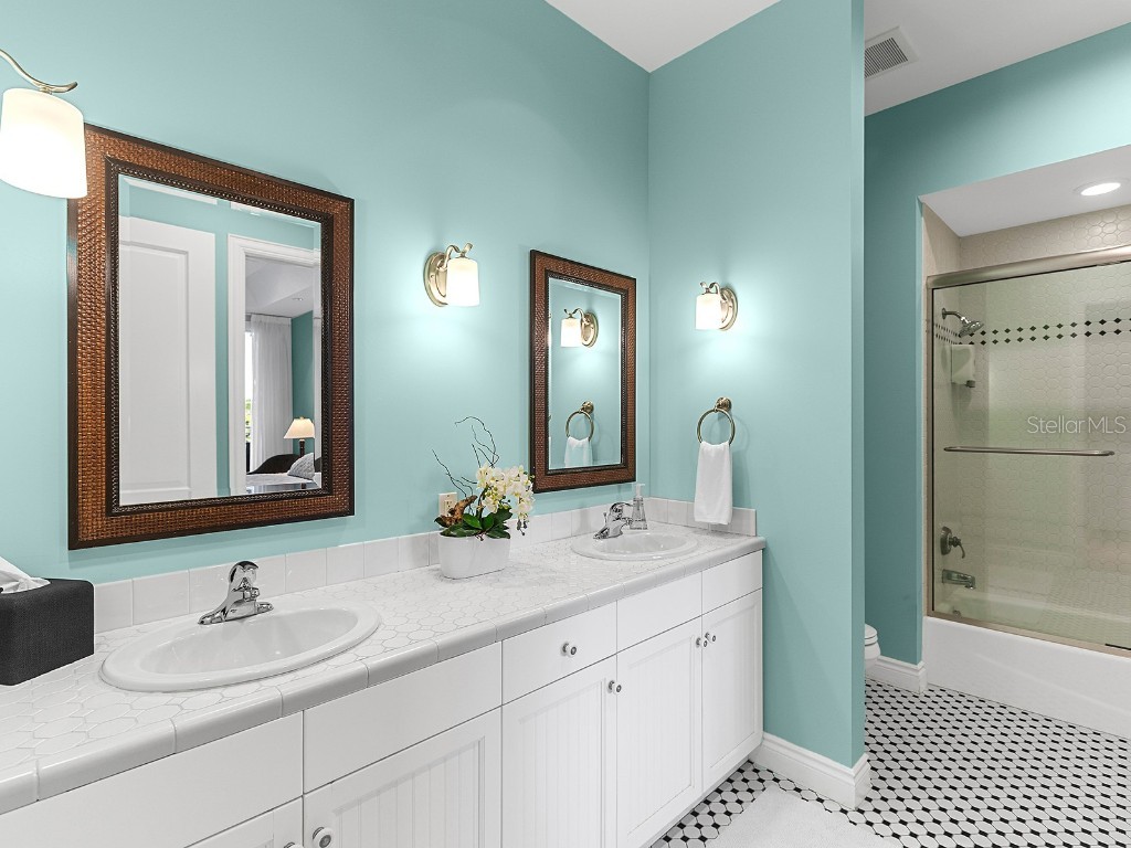 2050 Benjamin Franklin Drive #PH1102 Sarasota FL 34236 N6141427 image52