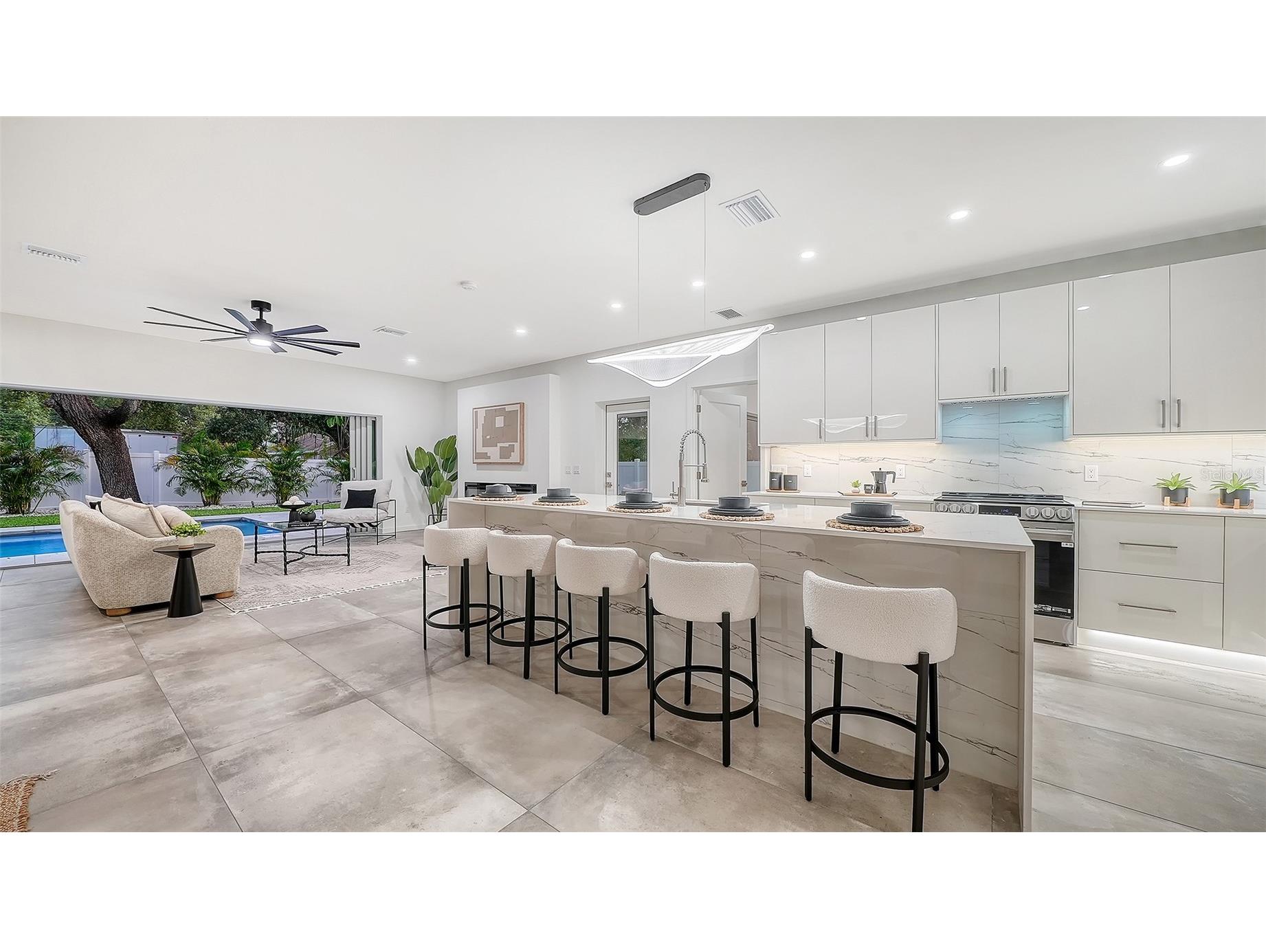 2050 Euclid Terrace Sarasota FL 34239 A4687473 image26