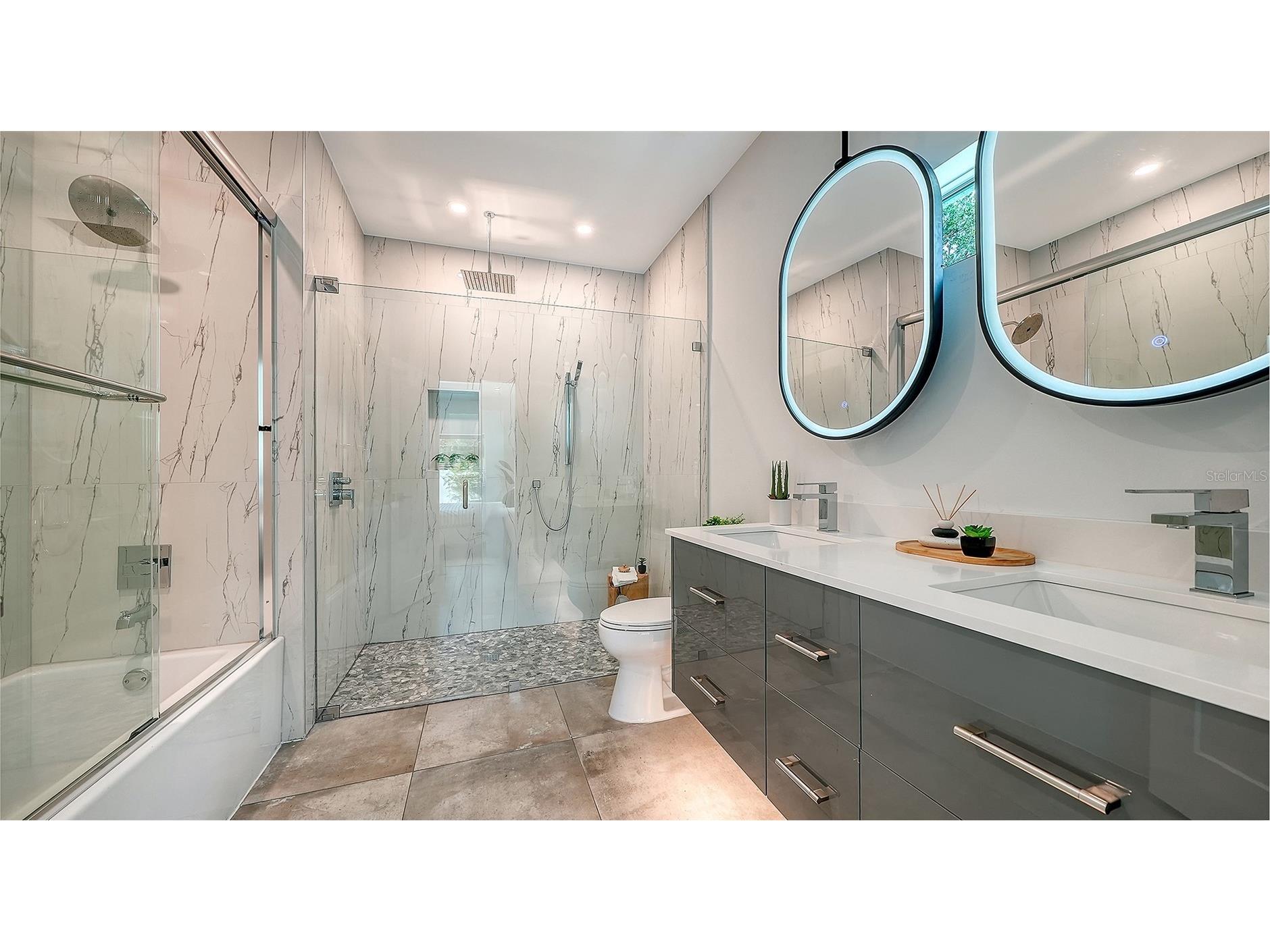 2050 Euclid Terrace Sarasota FL 34239 A4687473 image39