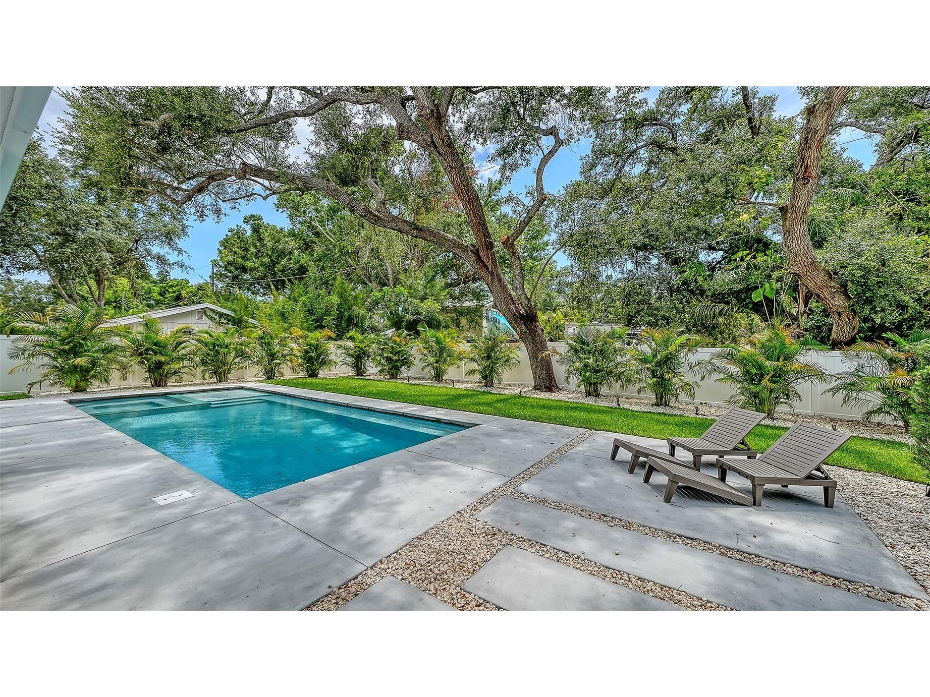 2050 Euclid Terrace Sarasota FL 34239 A4687473 image82