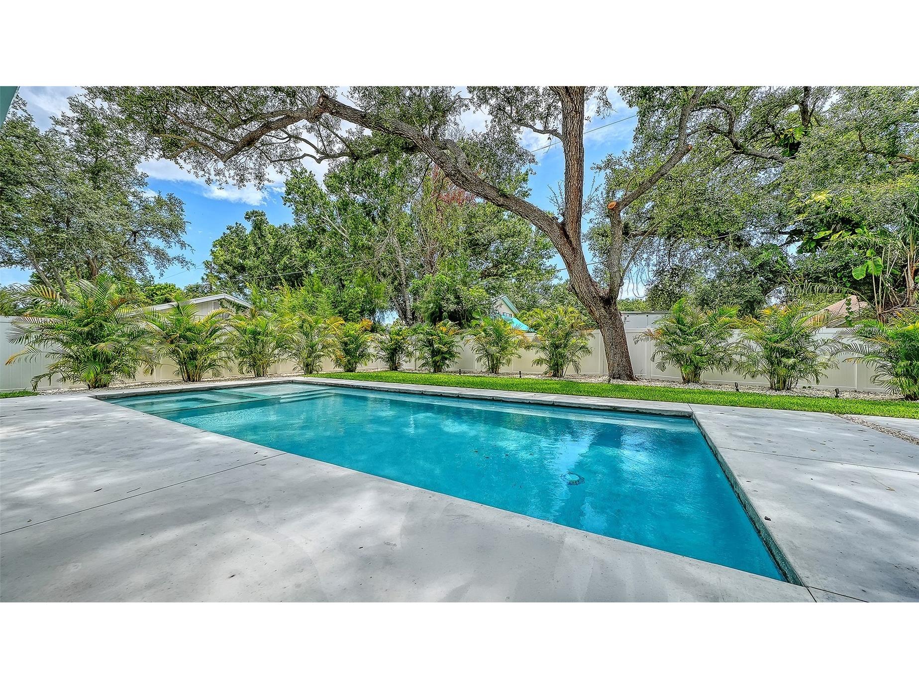 2050 Euclid Terrace Sarasota FL 34239 A4687473 image83
