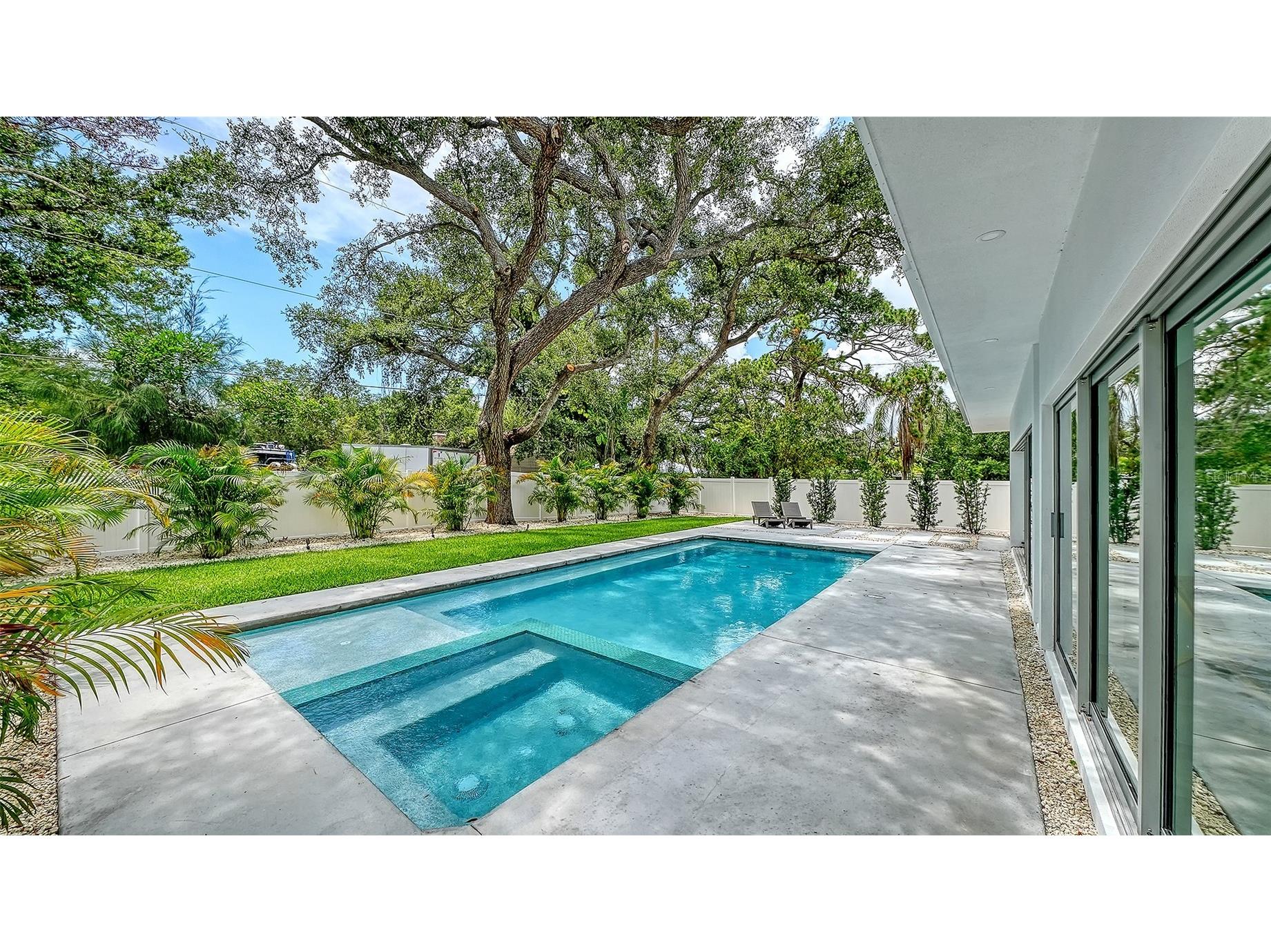 2050 Euclid Terrace Sarasota FL 34239 A4687473 image84