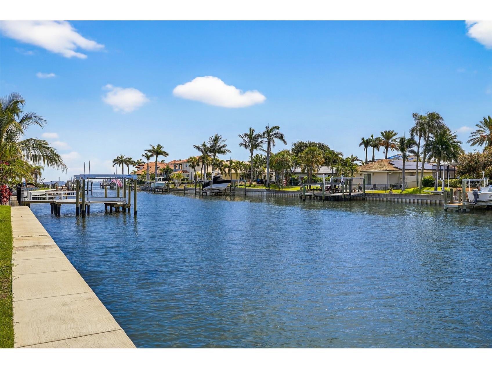 2050 Hawaii Avenue NE Saint Petersburg FL 33703 TB8459217 image53