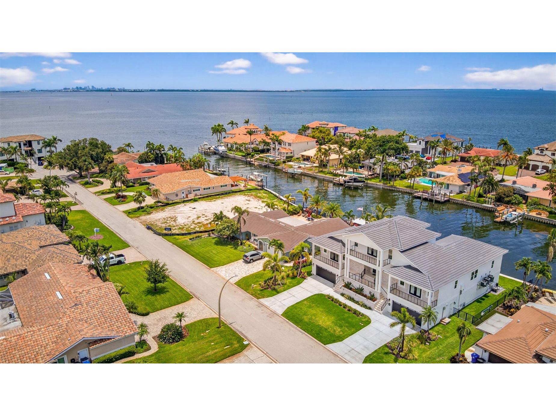 2050 Hawaii Avenue NE Saint Petersburg FL 33703 TB8459217 image54