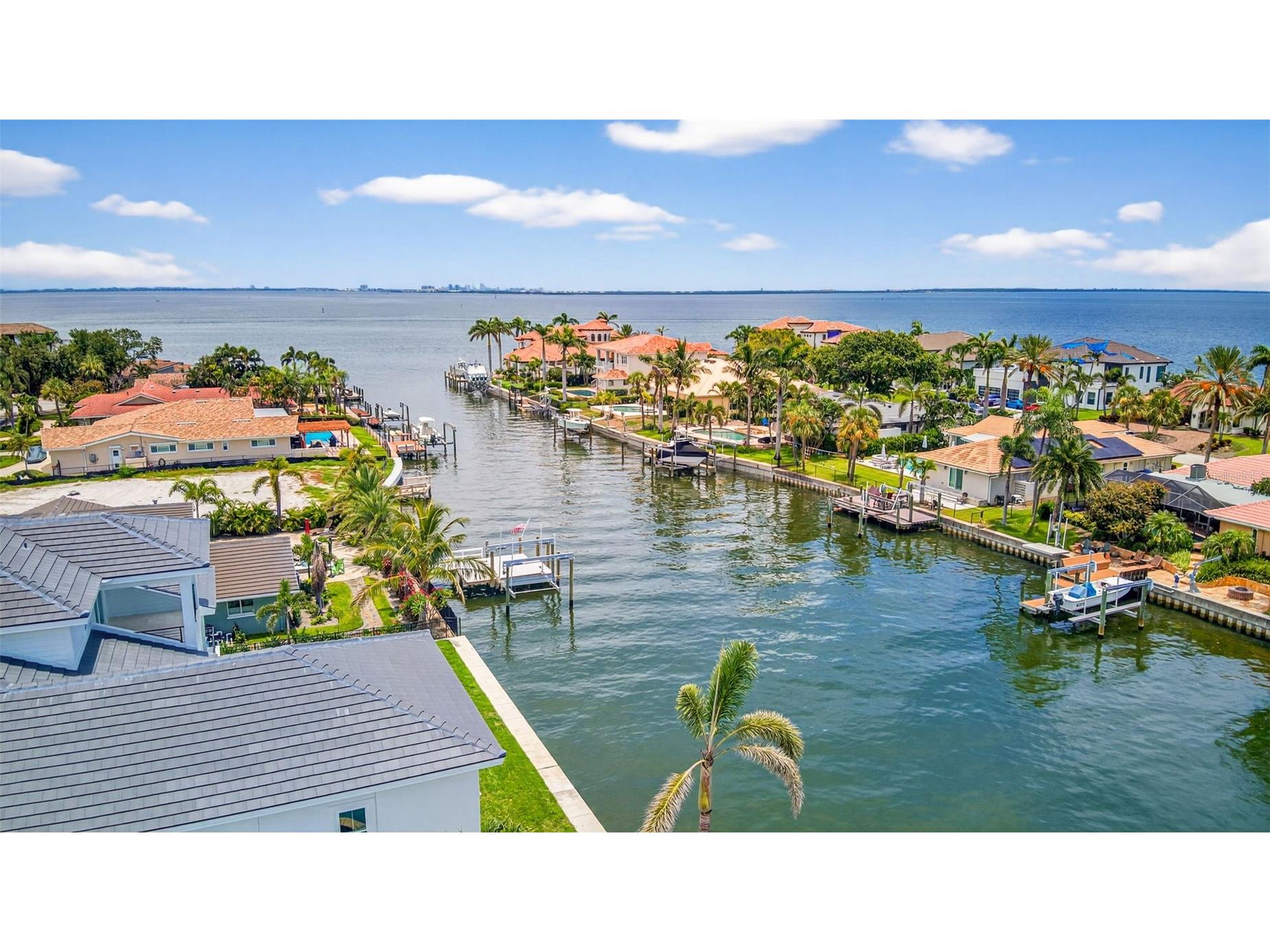 2050 Hawaii Avenue NE Saint Petersburg FL 33703 TB8459217 image58