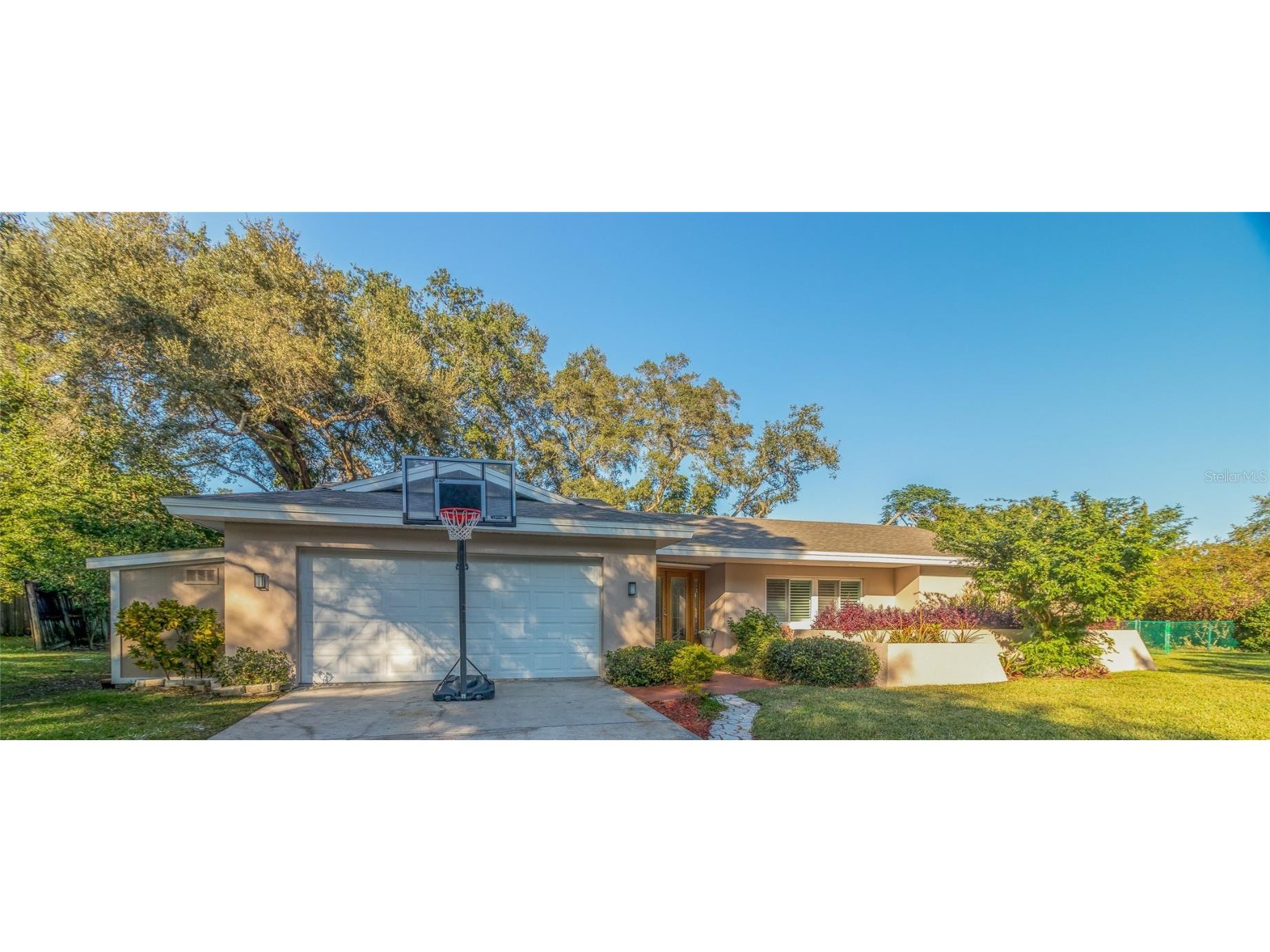 2050 Kingston Court Clearwater FL 33764 A4553488 image1