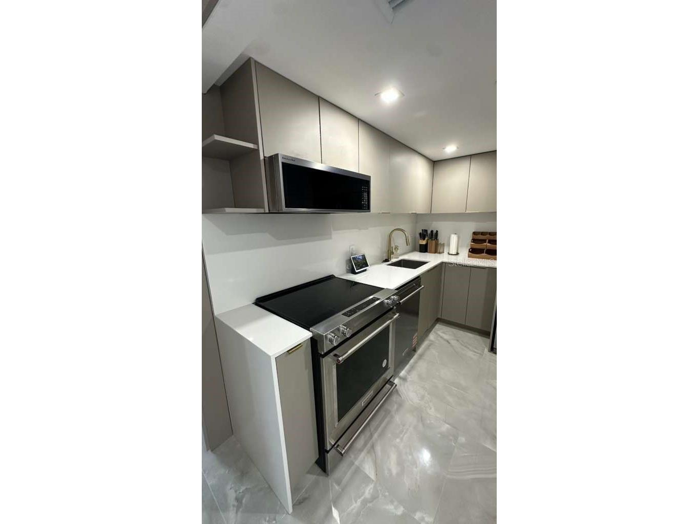 20505 E Country Club Drive #534 Miami FL 33180 O6385968 image8