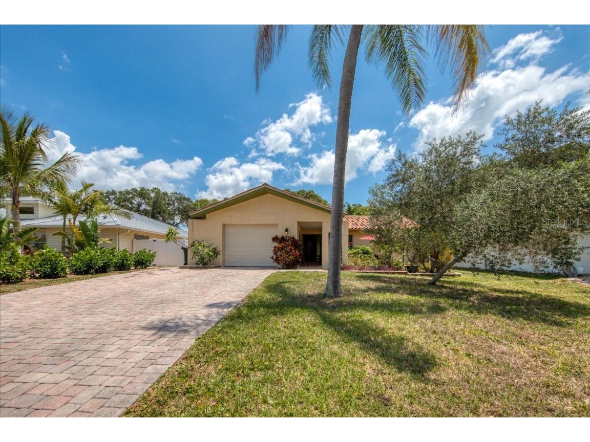 2051 Golf View Drive Dunedin FL 34698 U8201109 image1