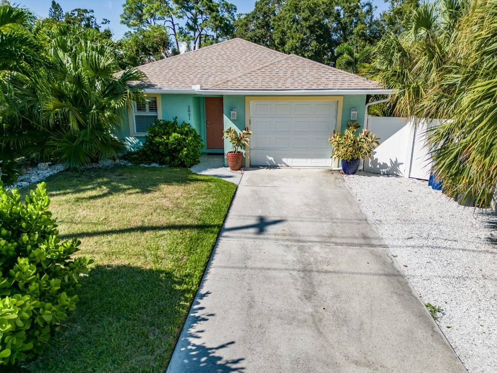 2051 Roselawn Street Sarasota FL 34231 A4582927 image1