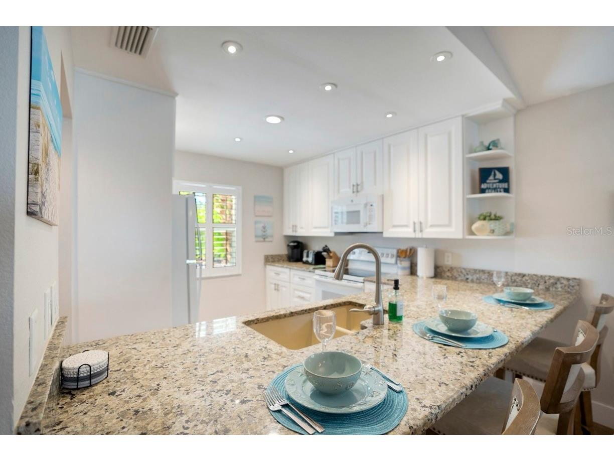 2051 Roselawn Street Sarasota FL 34231 A4682694 image12