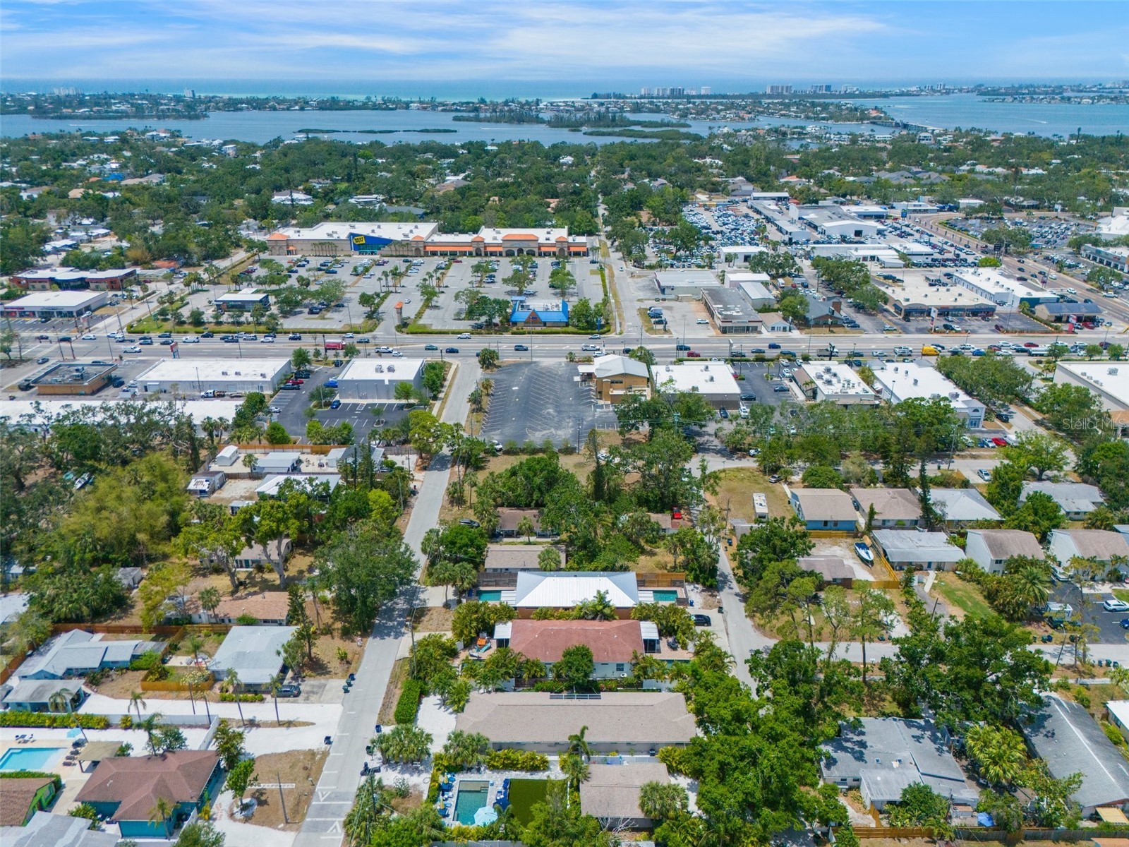 2051 Roselawn Street Sarasota FL 34231 A4682694 image2