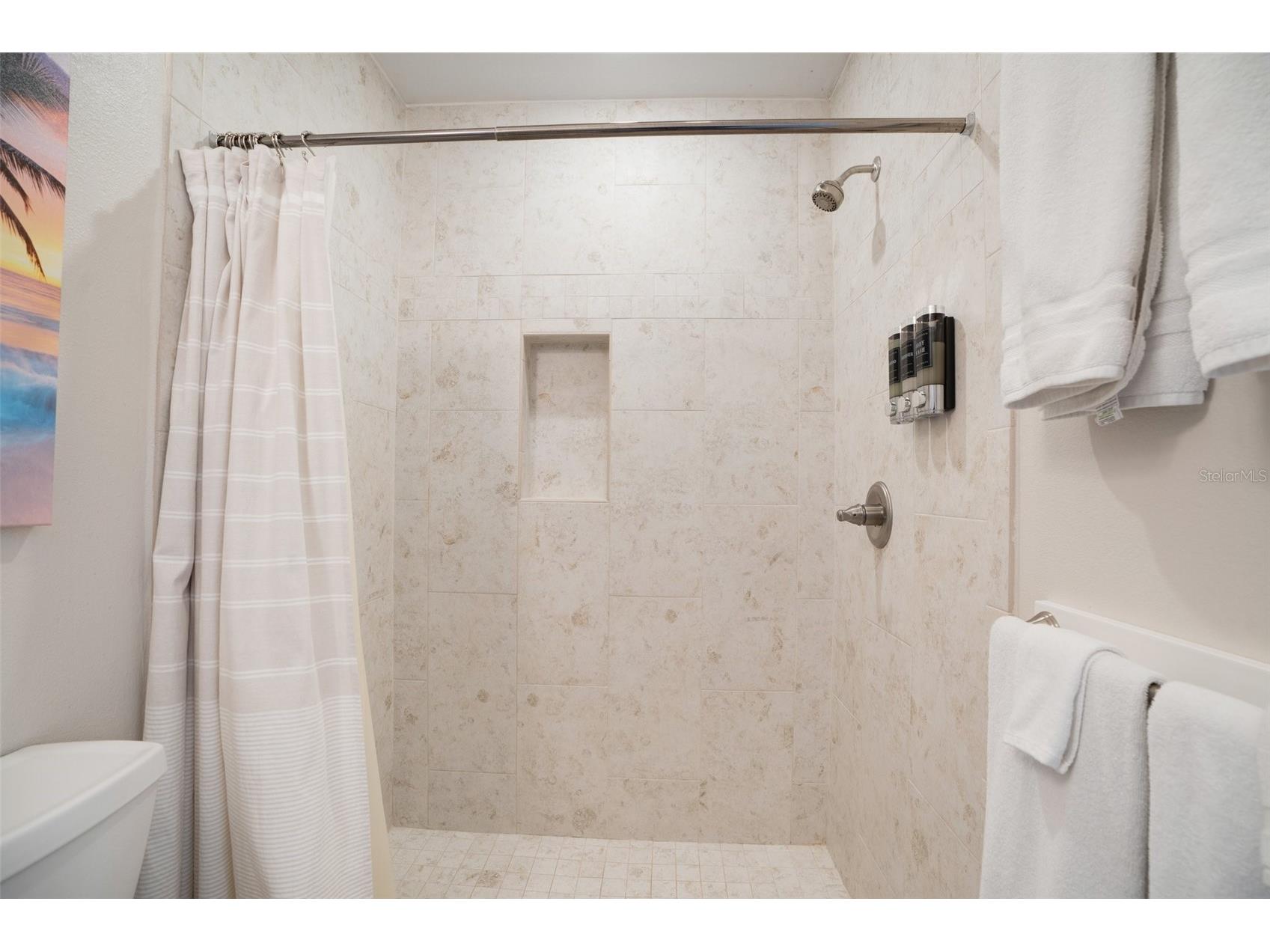 2051 Roselawn Street Sarasota FL 34231 A4682694 image27