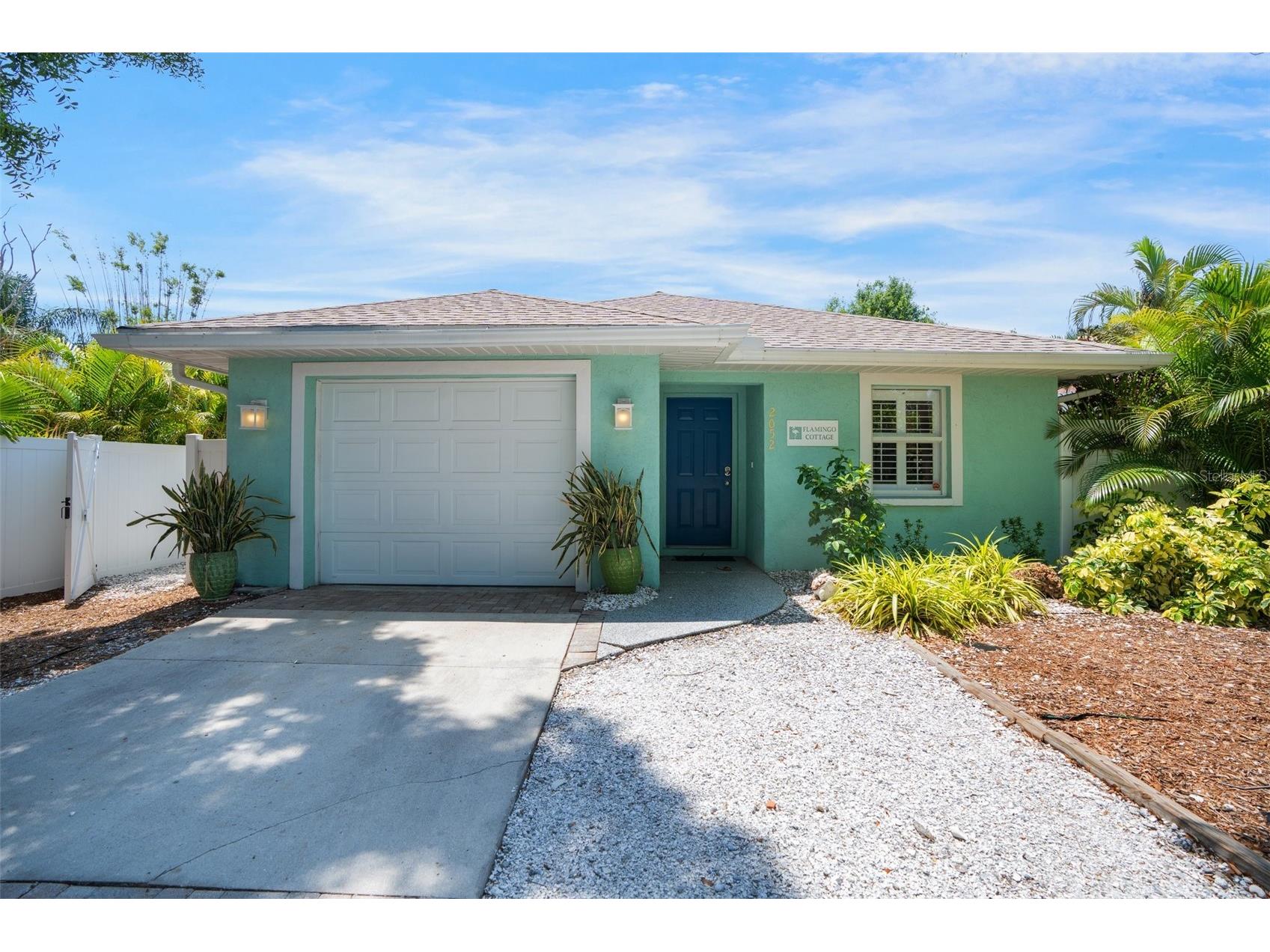 2051 Roselawn Street Sarasota FL 34231 A4682694 image3