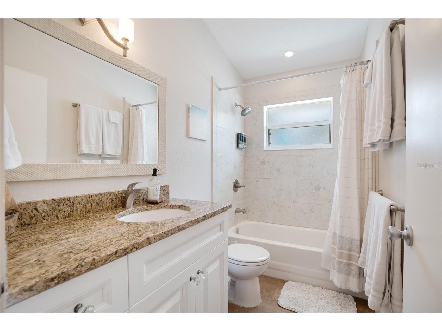 2051 Roselawn Street Sarasota FL 34231 A4682694 image30
