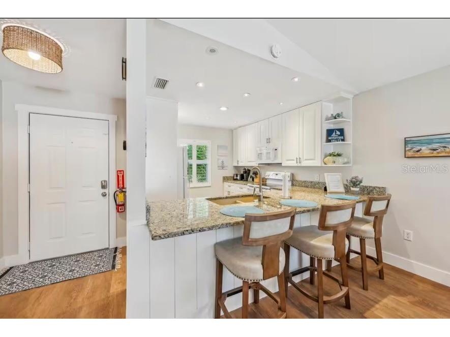 2051 Roselawn Street Sarasota FL 34231 A4682694 image40