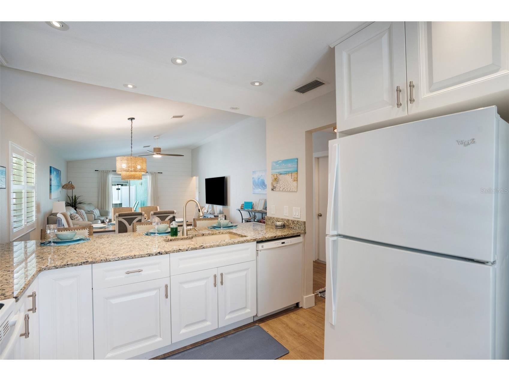2051 Roselawn Street Sarasota FL 34231 A4682694 image42