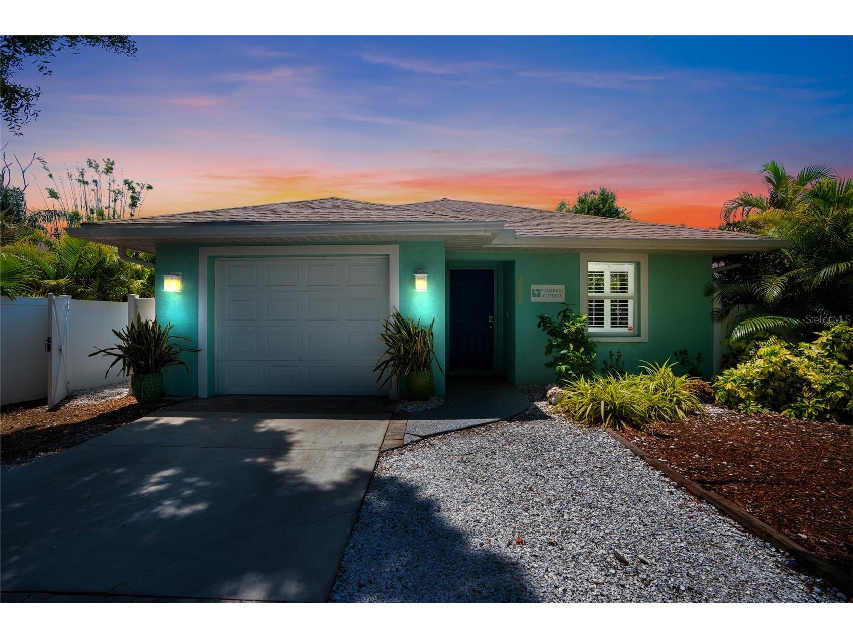 2051 Roselawn Street Sarasota FL 34231 A4682694 image5