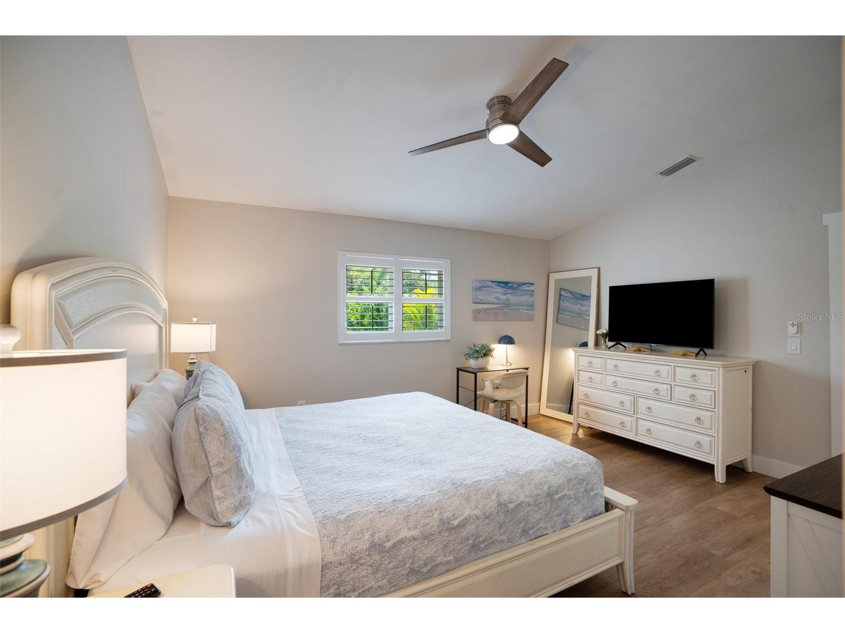 2051 Roselawn Street Sarasota FL 34231 A4682694 image54