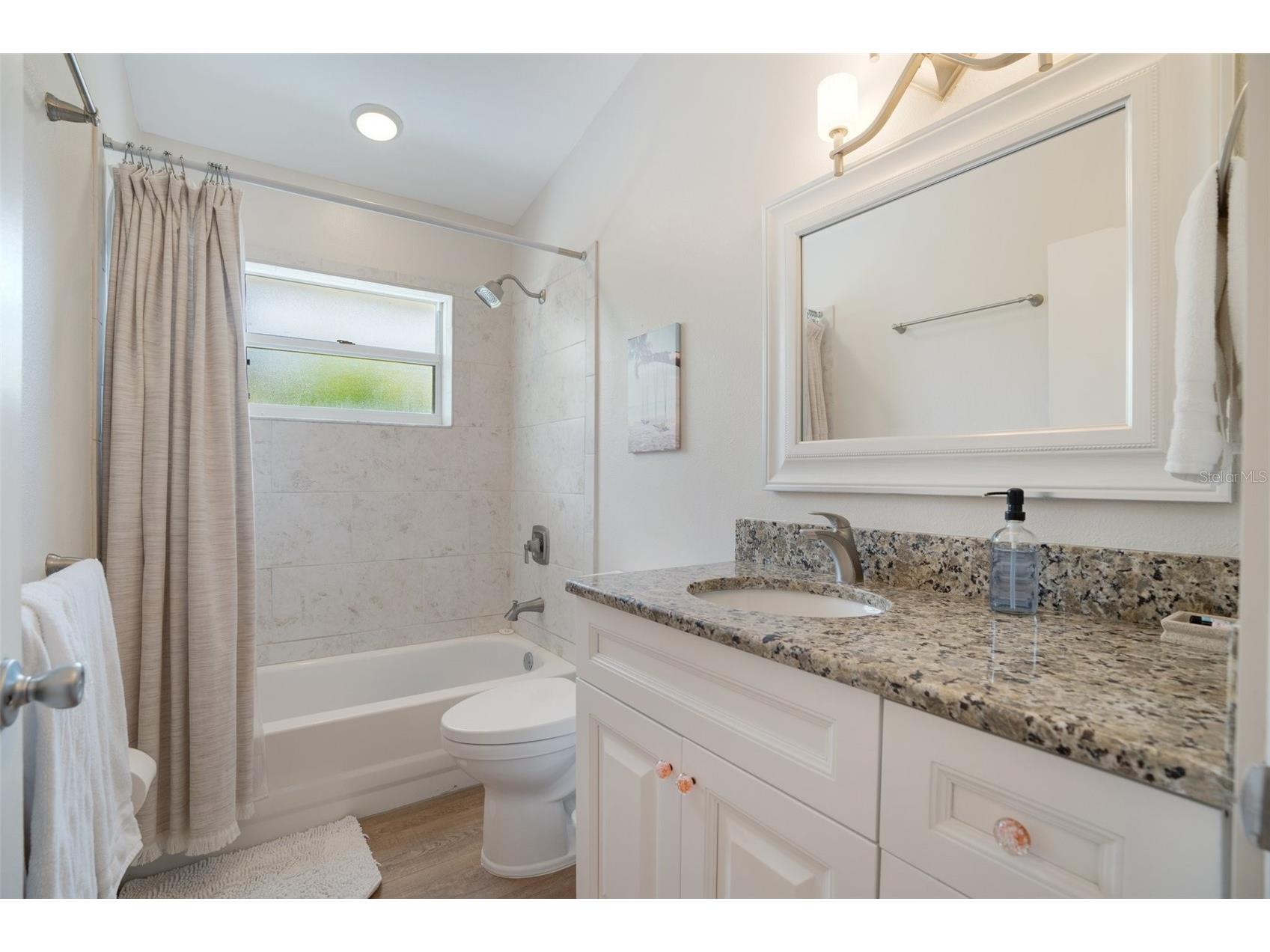 2051 Roselawn Street Sarasota FL 34231 A4682694 image60
