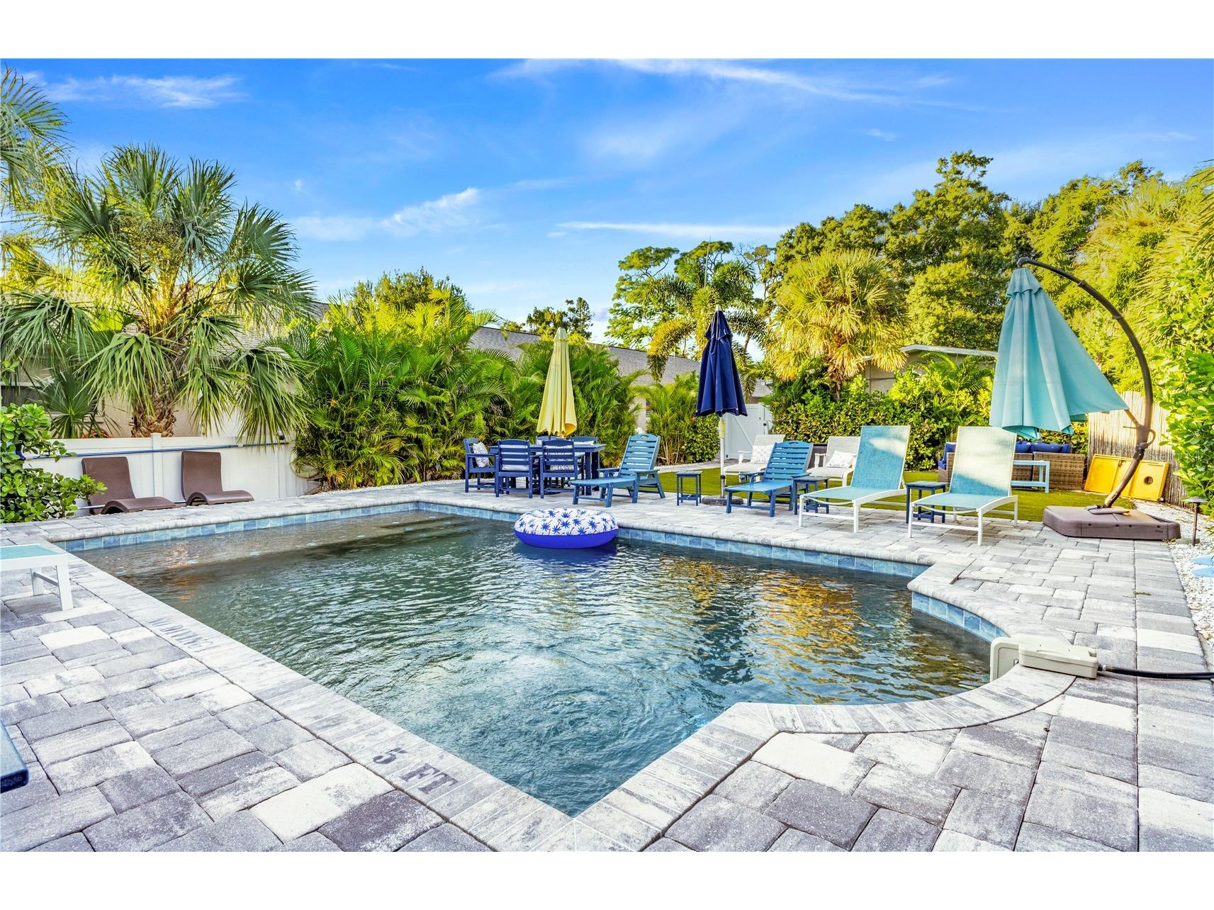 2051 Roselawn Street Sarasota FL 34231 A4682694 image68