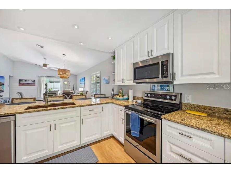 2051 Roselawn Street Sarasota FL 34231 A4682694 image7