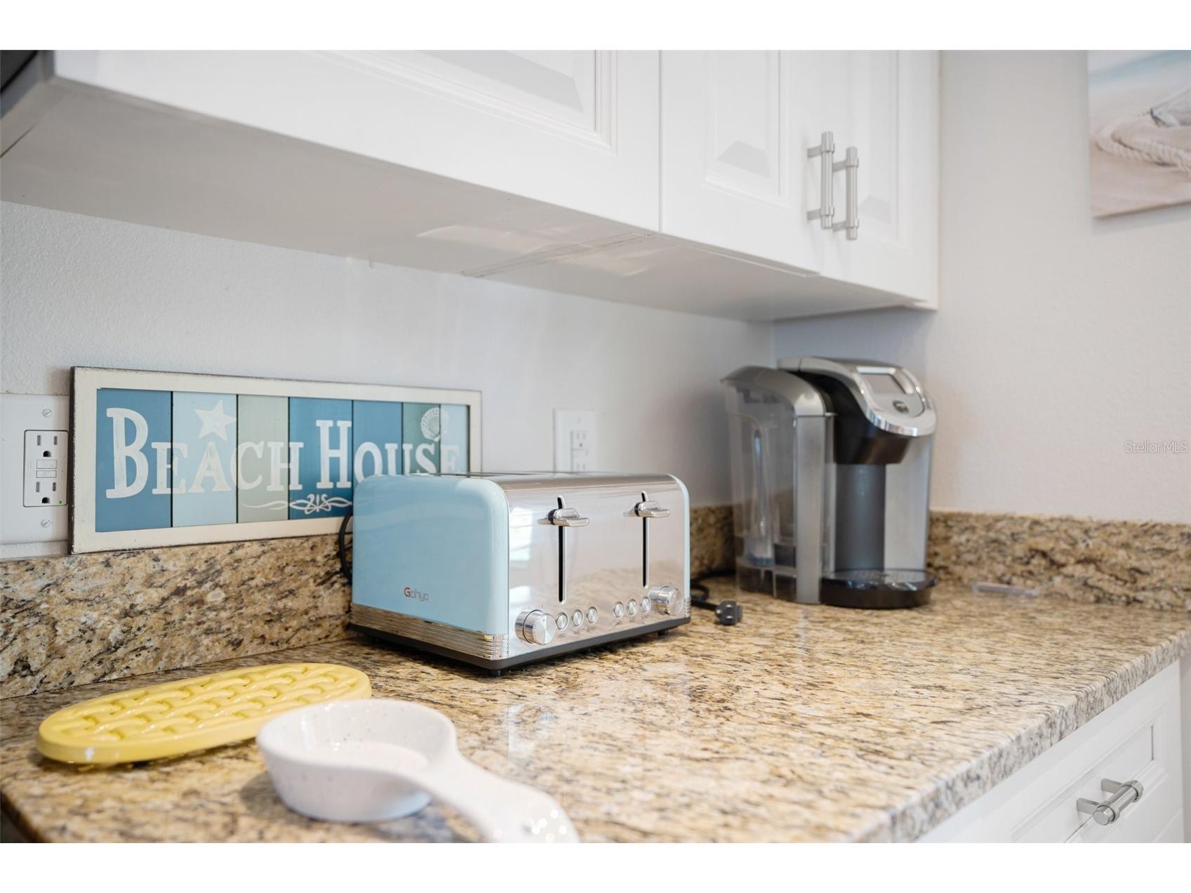 2051 Roselawn Street Sarasota FL 34231 A4682694 image8