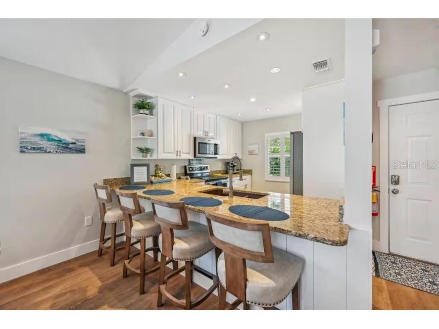 2051 Roselawn Street Sarasota FL 34231 A4682694 image9