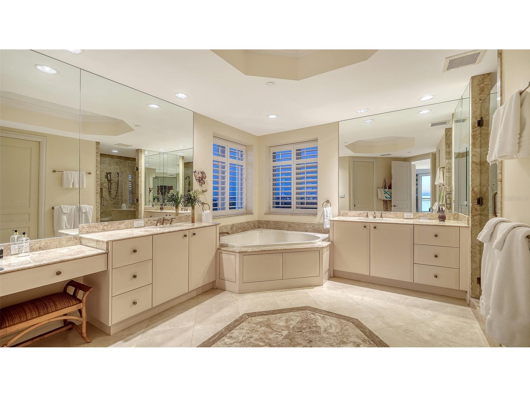 2052 Benjamin Franklin Drive #D702 Sarasota FL 34236 - GULF OF MEXICO A4672832 image20