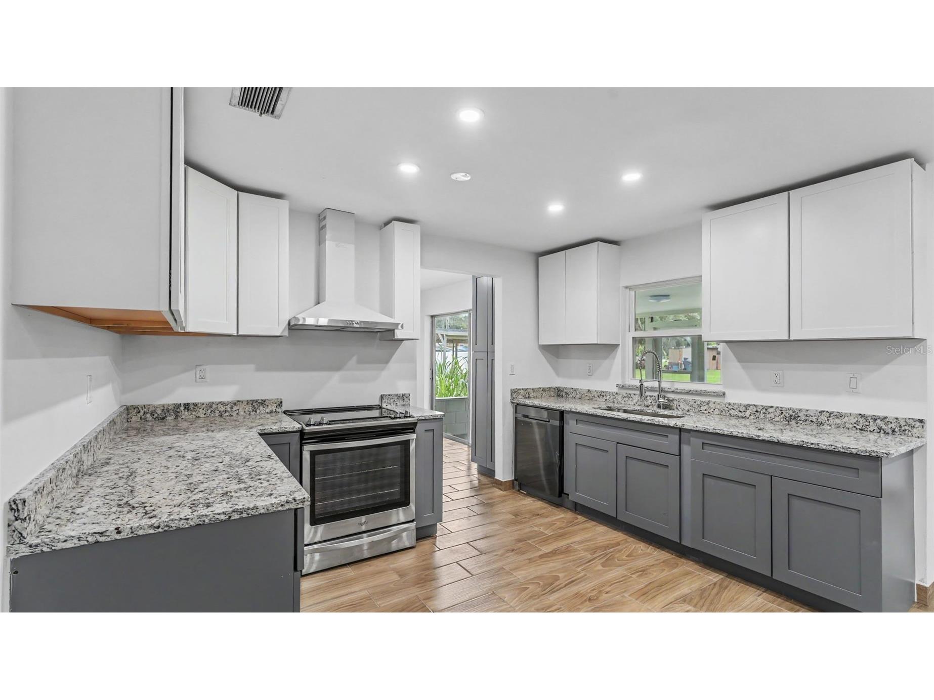 2055 Avenue C Mulberry FL 33860 L4963067 image29