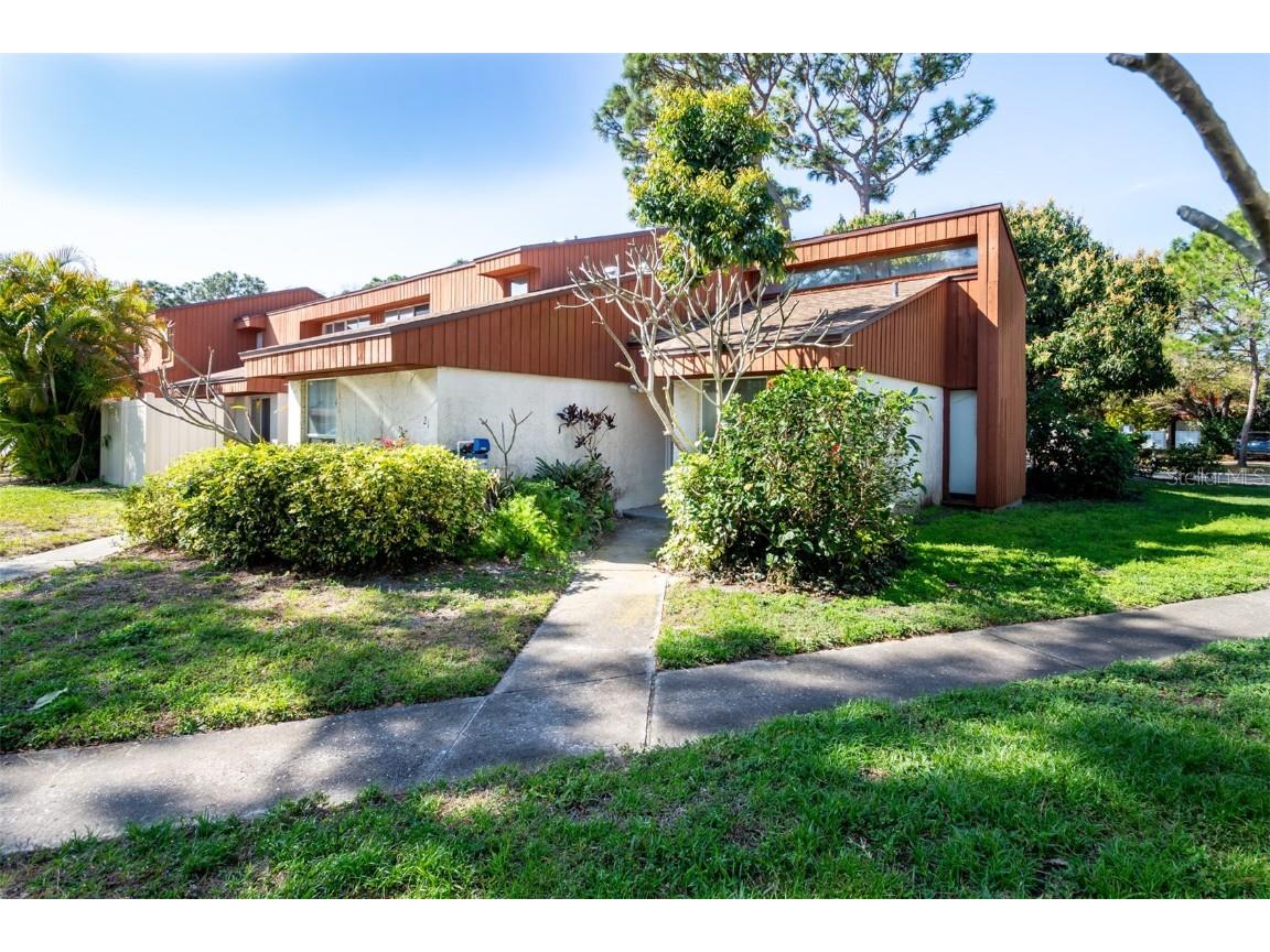 2056 Sunset Point Road #21 Clearwater FL 33765 U8190830 image1