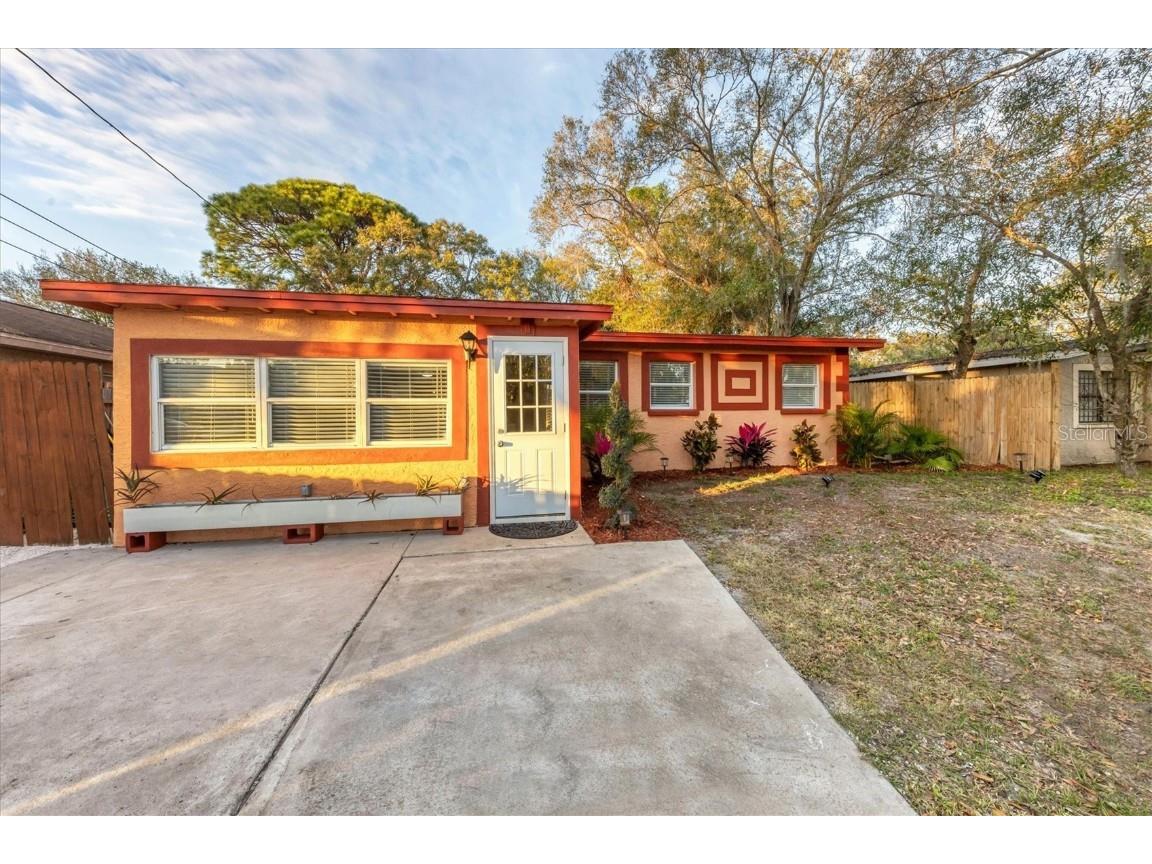 2057 28th Street Sarasota FL 34234 A4559560 image1