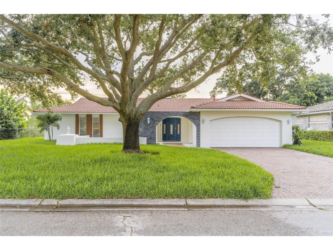 2057 Illinois Avenue NE Saint Petersburg FL 33703 W7857784 image1