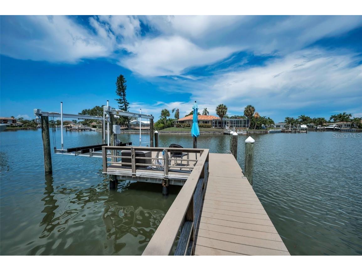 2057 Kansas Avenue NE Saint Petersburg FL 33703 - TAMPA BAY TB8414254 image52