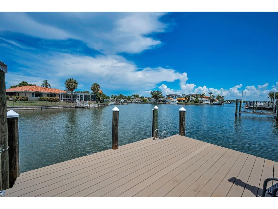 2057 Kansas Avenue NE Saint Petersburg FL 33703 - TAMPA BAY TB8414254 image54