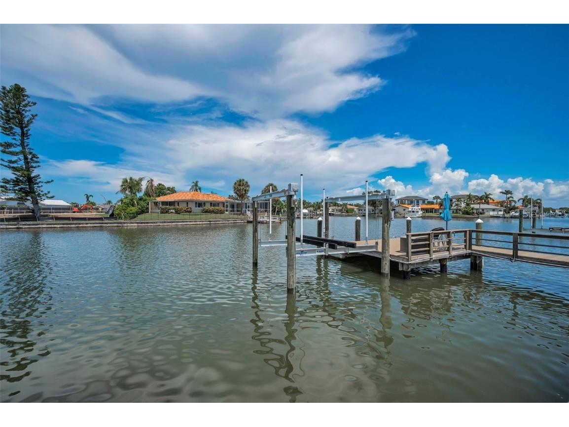 2057 Kansas Avenue NE Saint Petersburg FL 33703 - TAMPA BAY TB8414254 image56