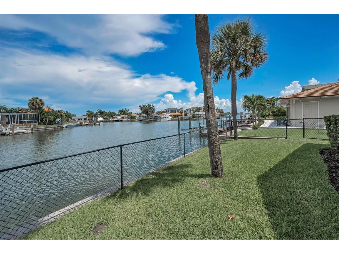 2057 Kansas Avenue NE Saint Petersburg FL 33703 - TAMPA BAY TB8414254 image58