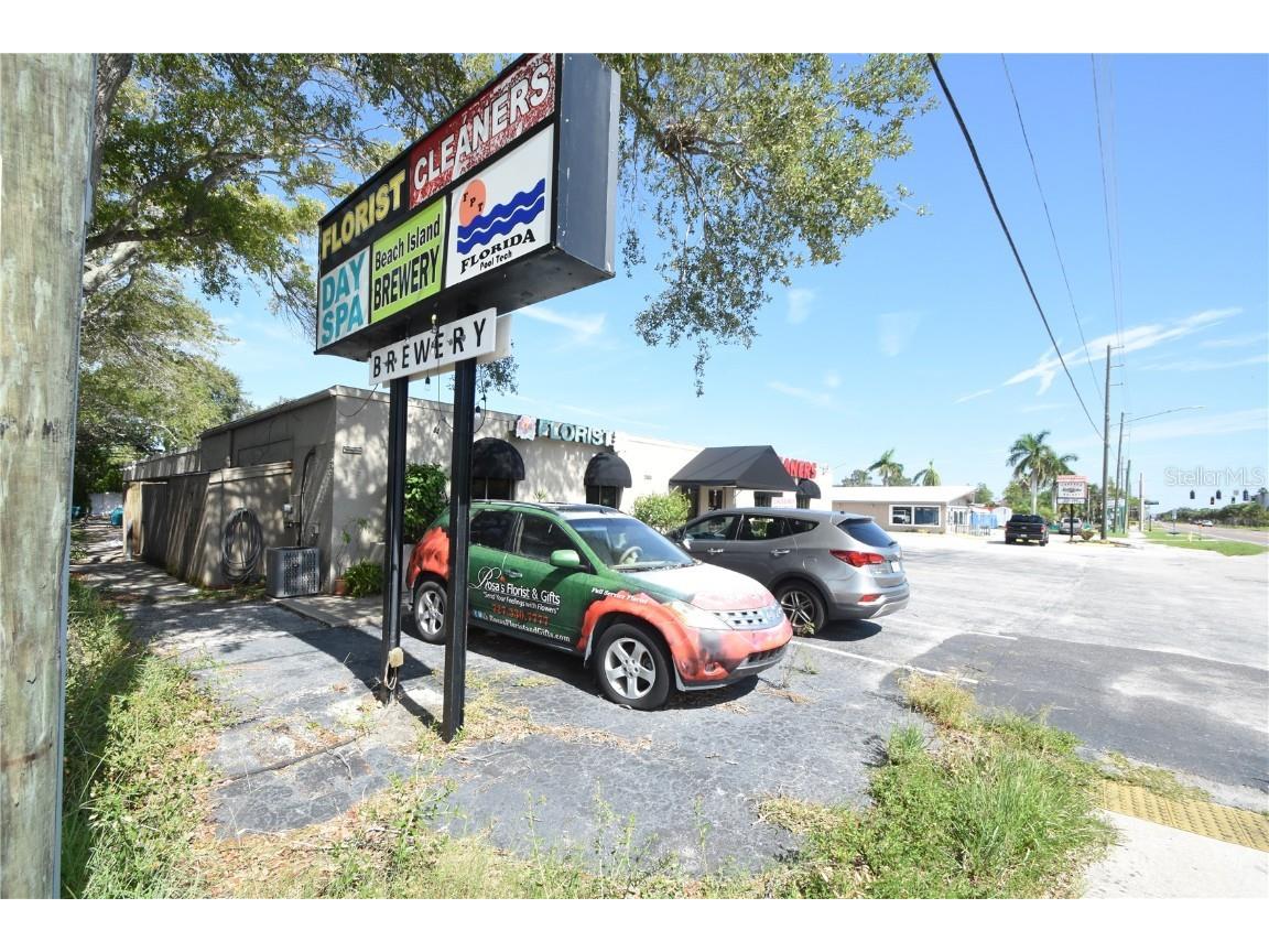 2058 Bayshore Boulevard Dunedin FL 34698 U8225159 image1