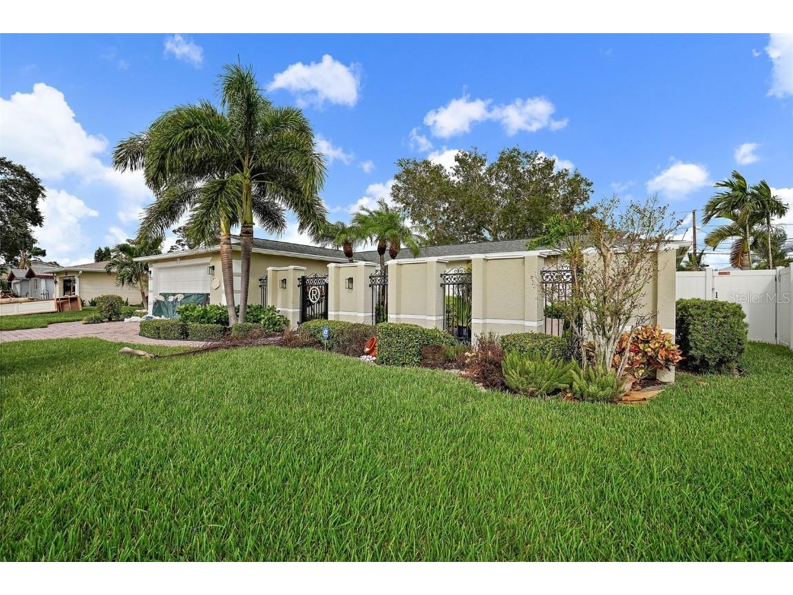 2059 Montana Avenue NE Saint Petersburg FL 33703 TB8311405 image1