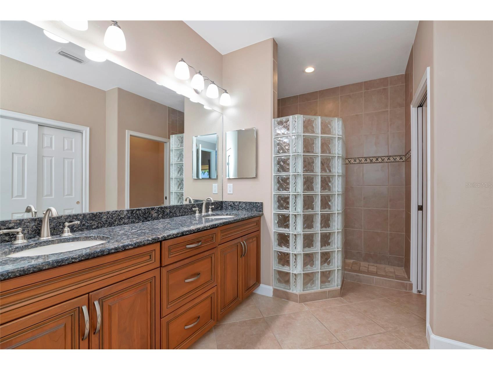 206 Bella Vista Terrace #29C Nokomis FL 34275 A4681406 image30