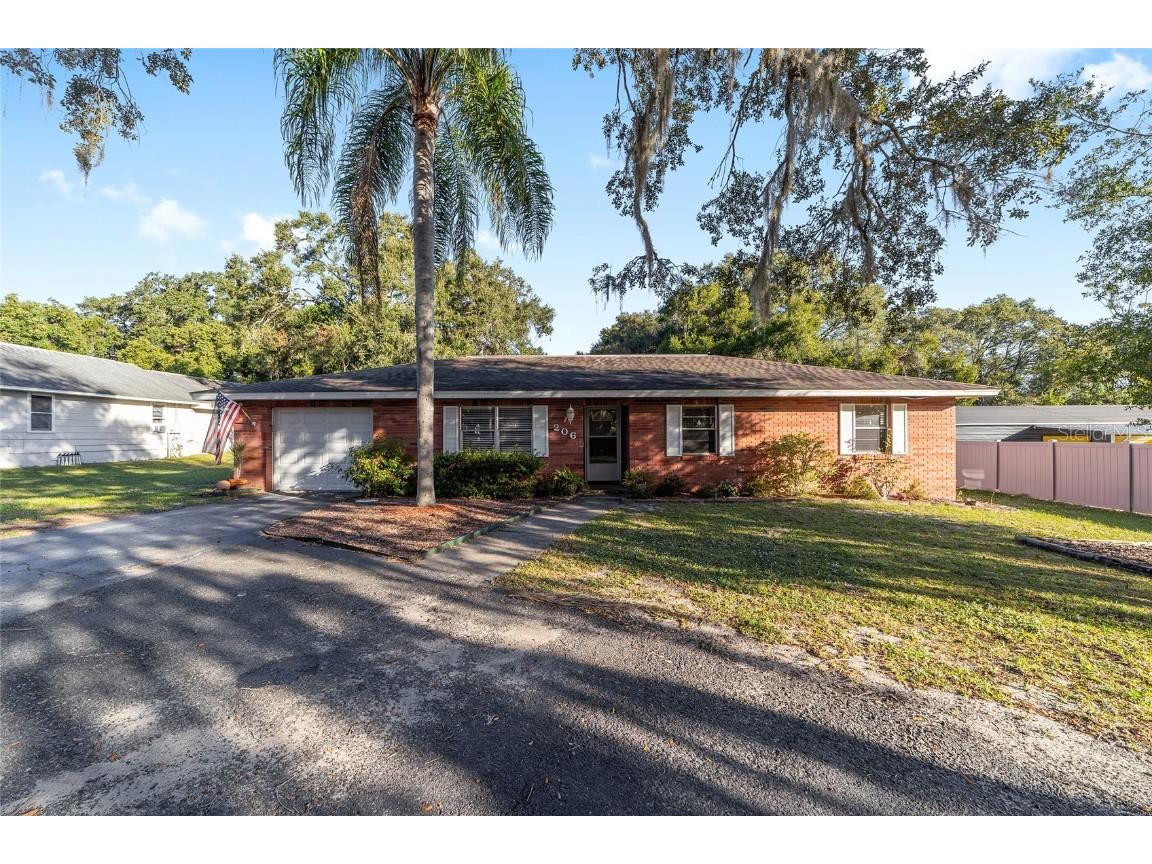 206 E Fountain Street Fruitland Park FL 34731 G5104151 image1