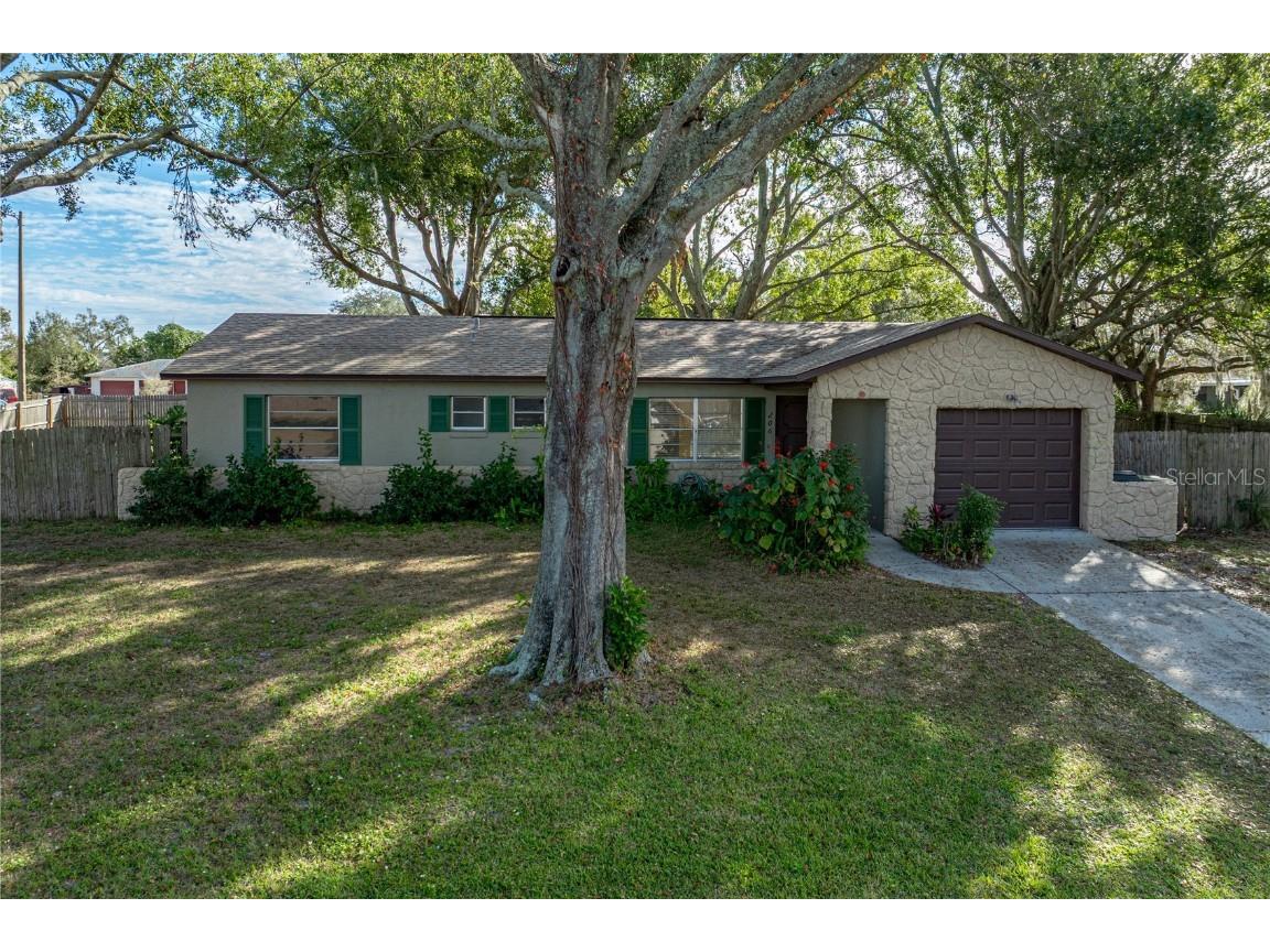206 Lake Thomas Drive Winter Haven FL 33880 P4937159 image1