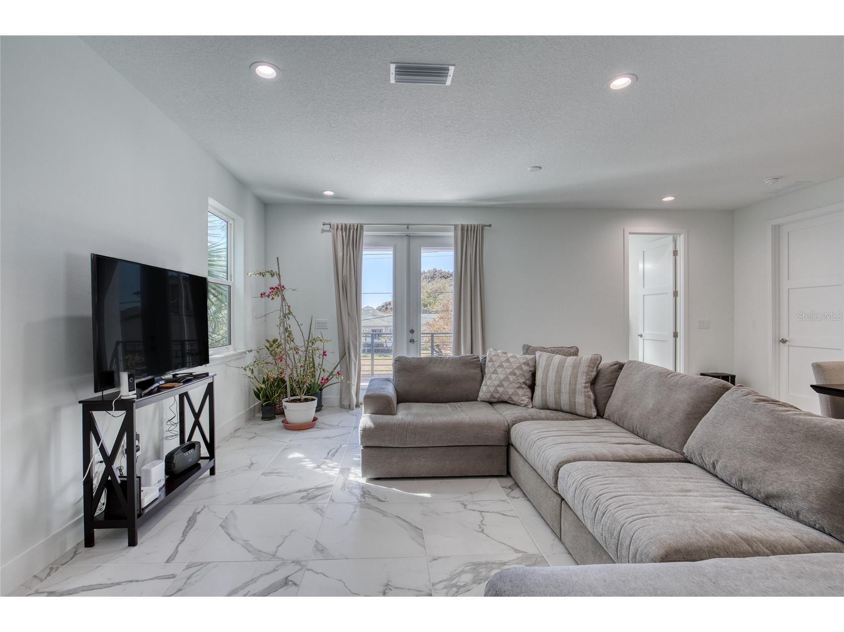 206 N Halifax Avenue Daytona Beach FL 32118 V4948123 image34