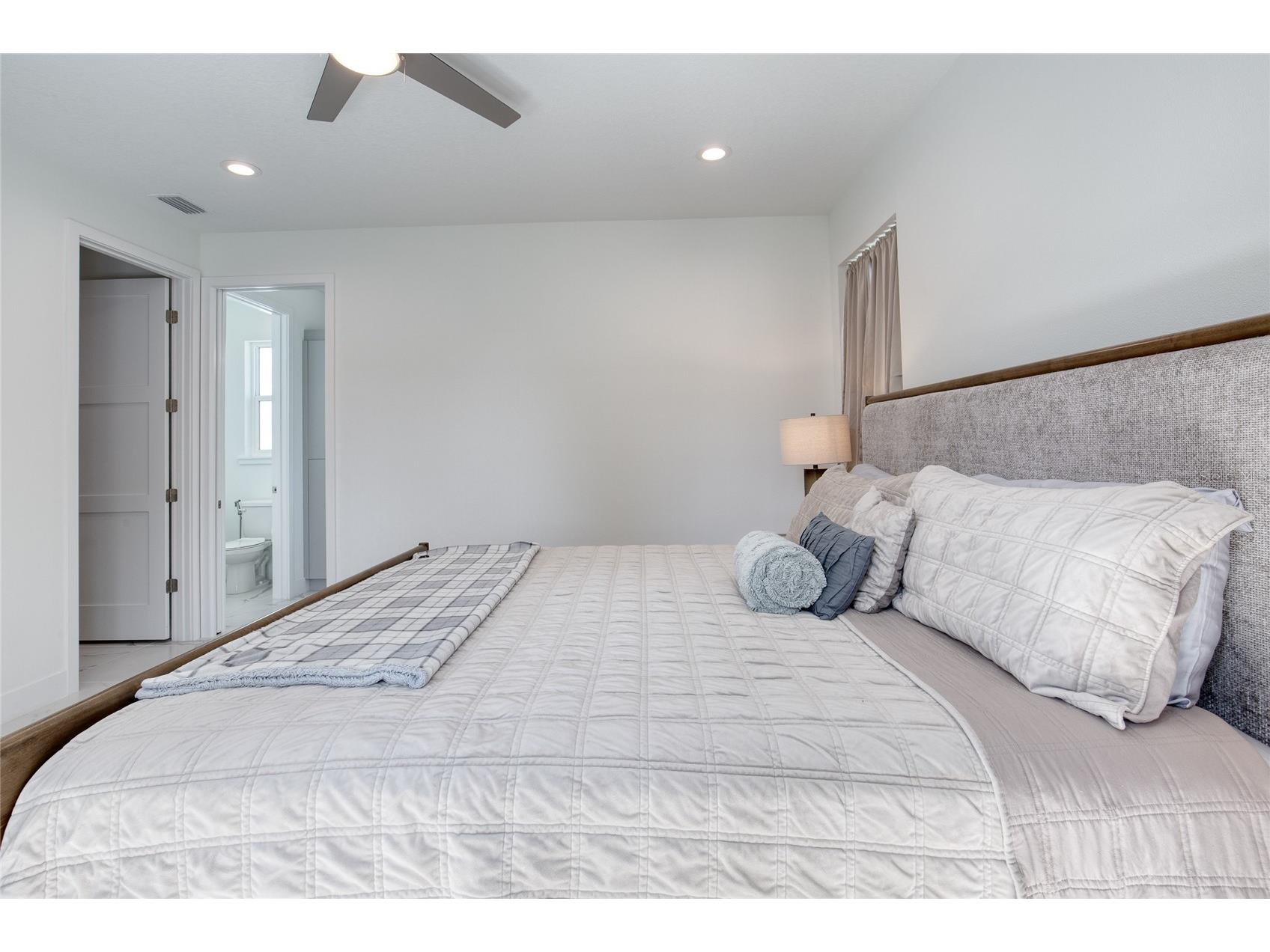 206 N Halifax Avenue Daytona Beach FL 32118 V4948123 image51