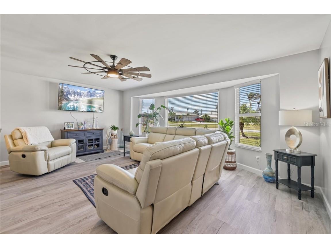 206 SE 45th Terrace Cape Coral FL 33904 A4654095 image11