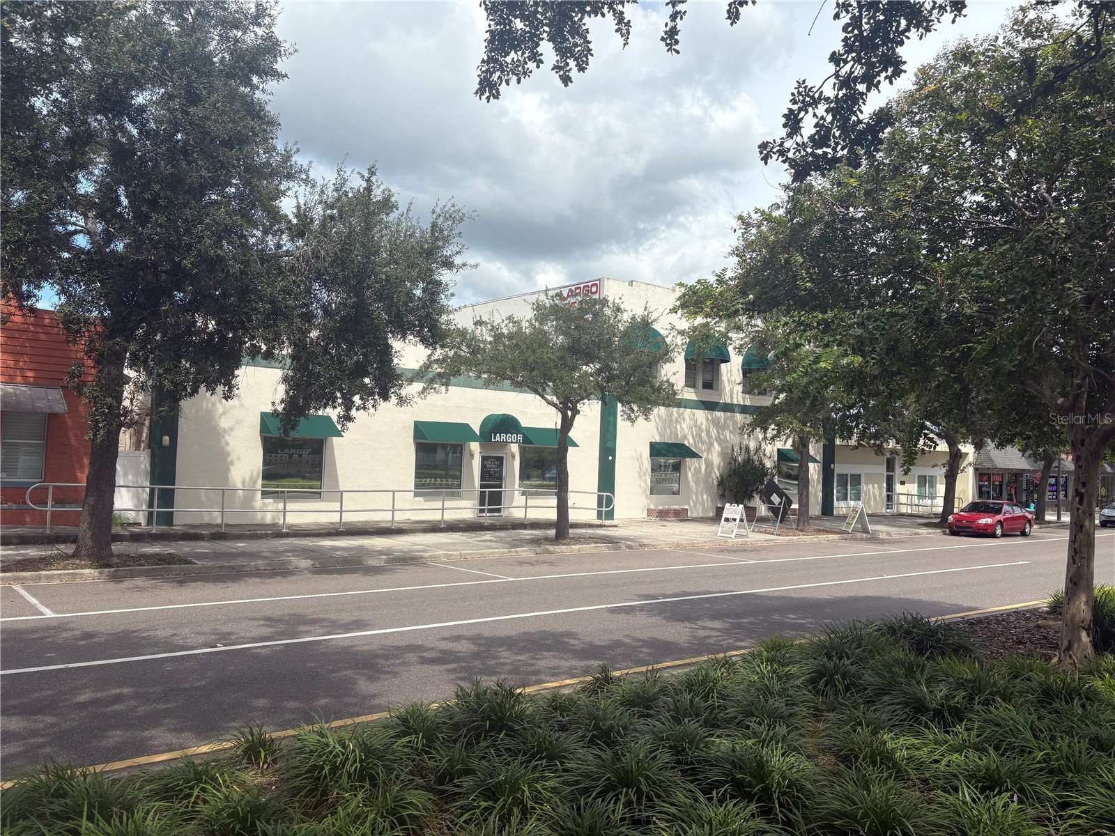 206 W Bay Drive Largo FL 33770 TB8430438 image1