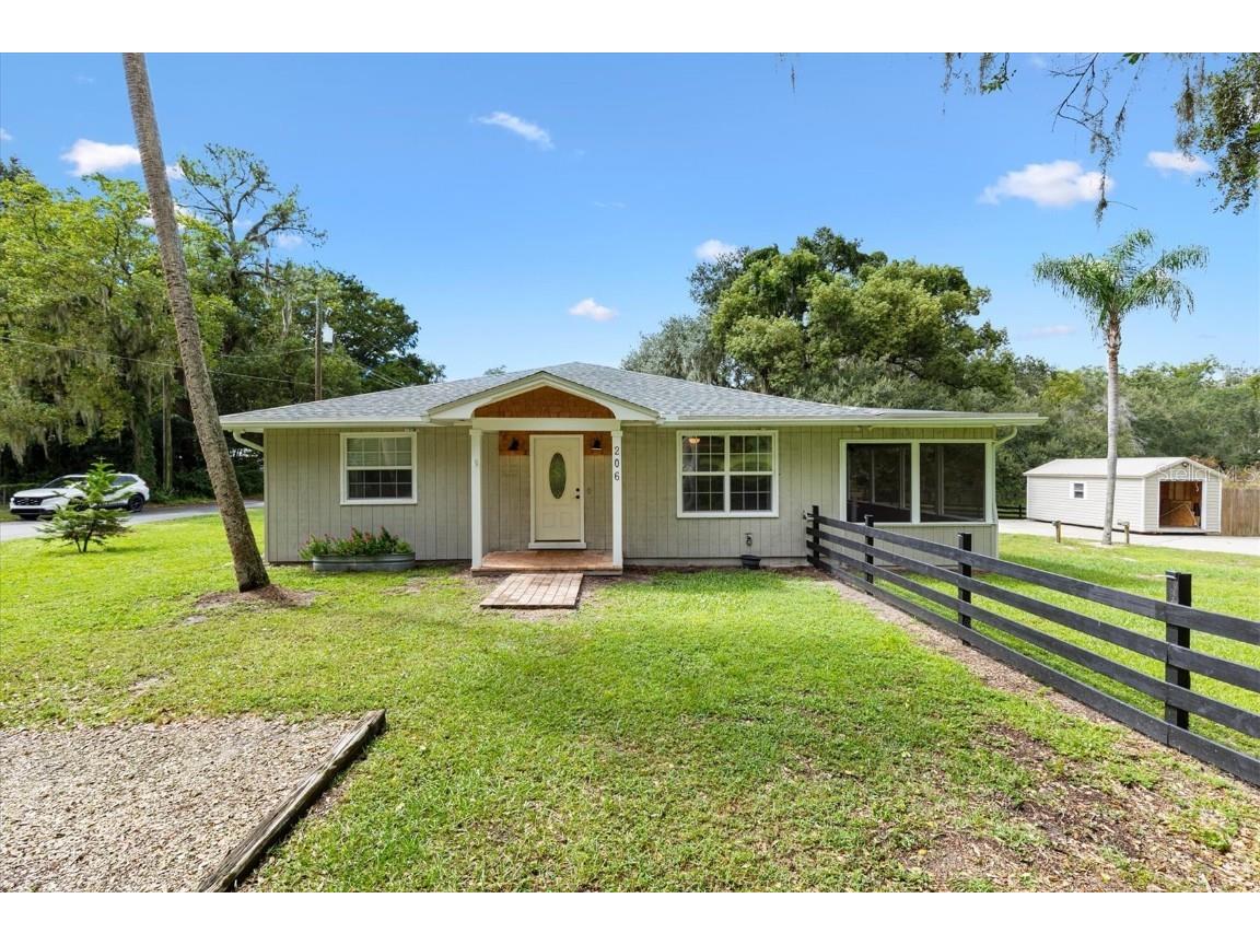 206 W Mirror Lake Drive Fruitland Park FL 34731 G5102944 image1