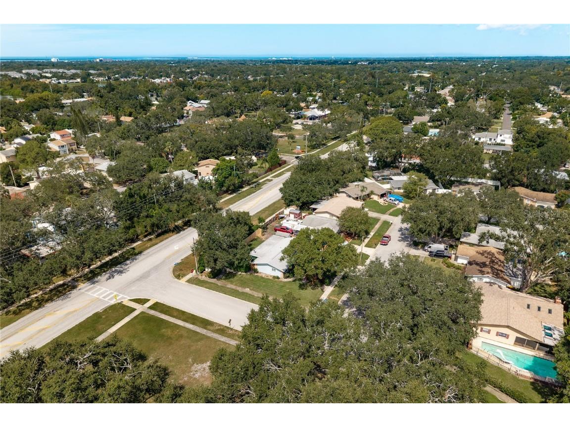 2060 Butternut Circle W Clearwater FL 33763 TB8434519 image36
