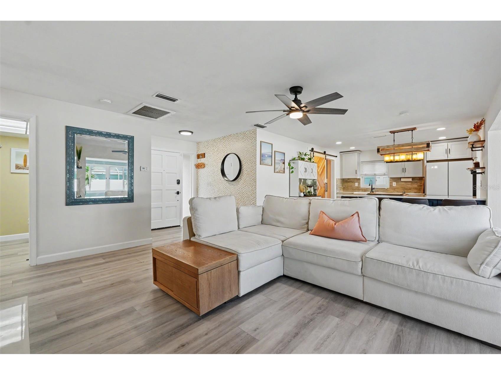 2061 Fair Oak Drive Clearwater FL 33763 TB8522318 image8